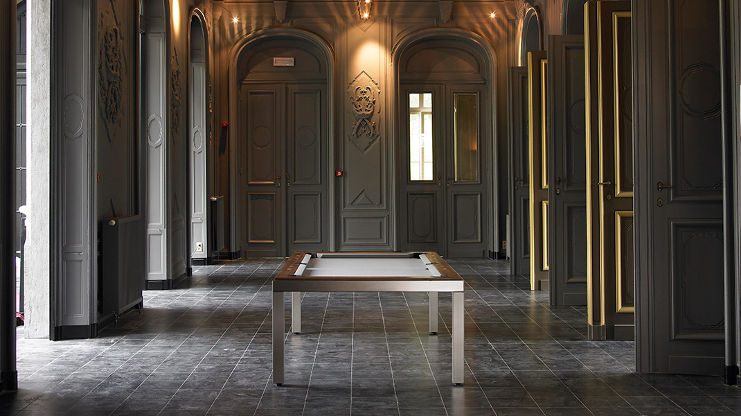 Sto od brušenog čelika